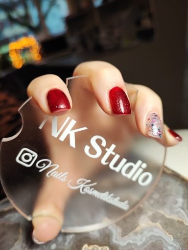 Exklusive Gel-Lack Maniküre mit individuell wählbaren Lichtkompositionen im NK-Studio Hannover-Kleefeld