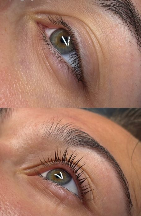 Nahaufnahme eines Auges mit braunen Augen und betonten Wimpern.