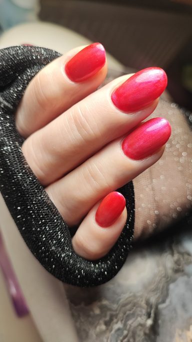 Gel-Maniküre mit intensivem Glanzeffekt im NK-Studio Hannover-Kleefeld