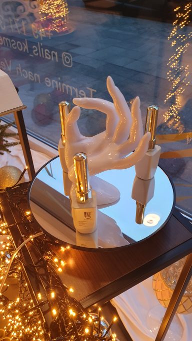 Hochwertige Kosmetikprodukte im NK Studio Hannover-Kleefeld stilvoll präsentiert