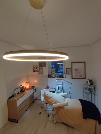 Heller Behandlungsraum im NK-Studio Hannover-Kleefeld