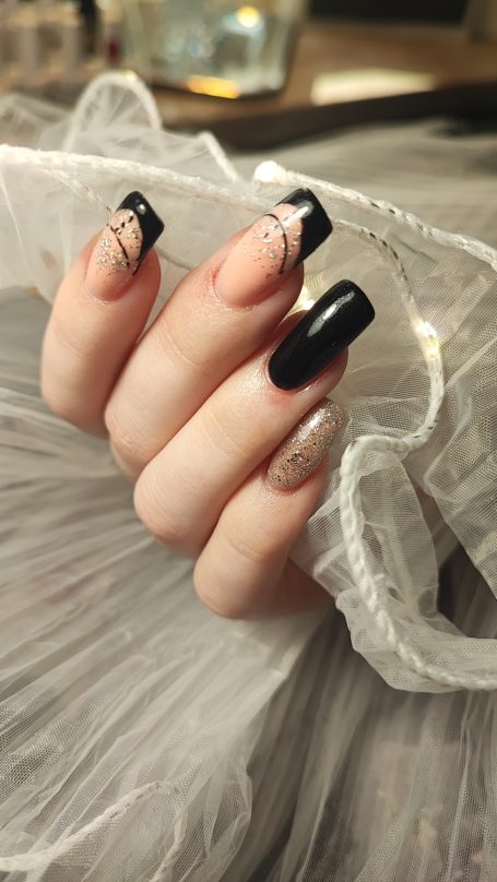 Black French Maniküre mit Gelmodellage im NK-Studio Hannover-Kleefeld