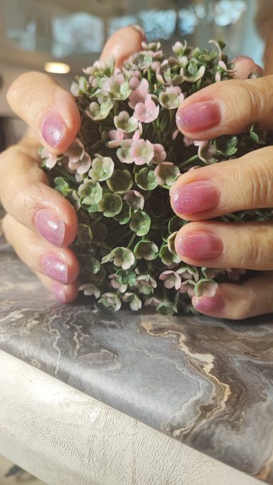 Gepflegte Hände nach professioneller Behandlung im NK Studio Hannover-Kleefeld