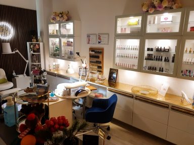 Moderner Behandlungsraum im NK Studio Hannover-Kleefeld für kosmetische Anwendungen