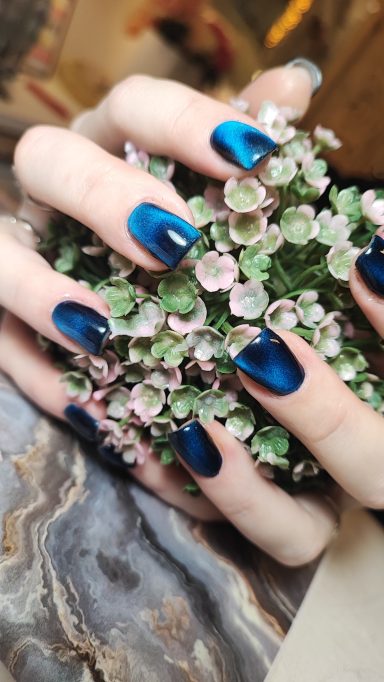 Moderne French Maniküre mit zeitgemäßem Design und hochwertiger Gelmodellage. Individuell gearbeitet im NK-Studio Hannover-Kleefeld.